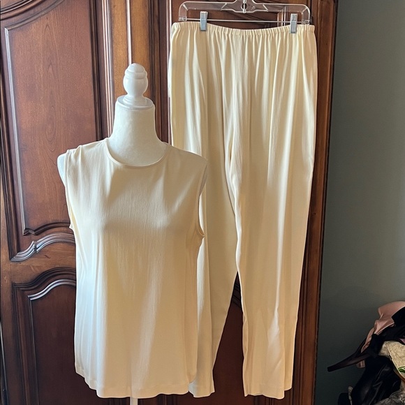 Company Ellen Tracy Pants - Elegant Cream Women's 2 piece outfit, Good condition, 12